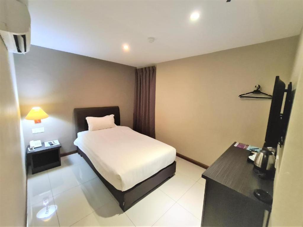 Merdeka Hotel קלואנג מראה חיצוני תמונה