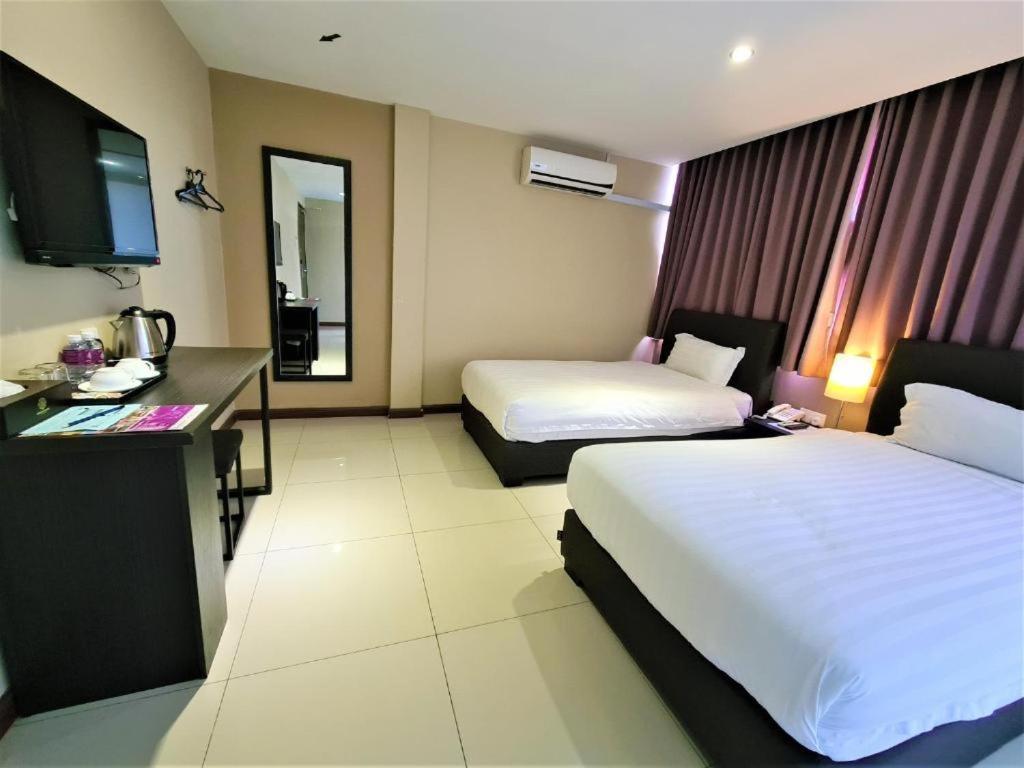 Merdeka Hotel קלואנג מראה חיצוני תמונה